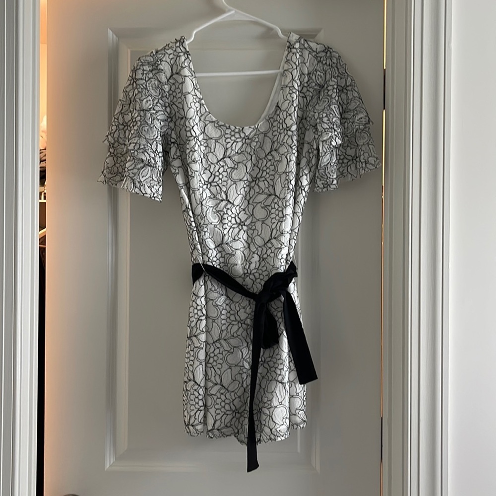 Black and White floral romper size M - New with tags